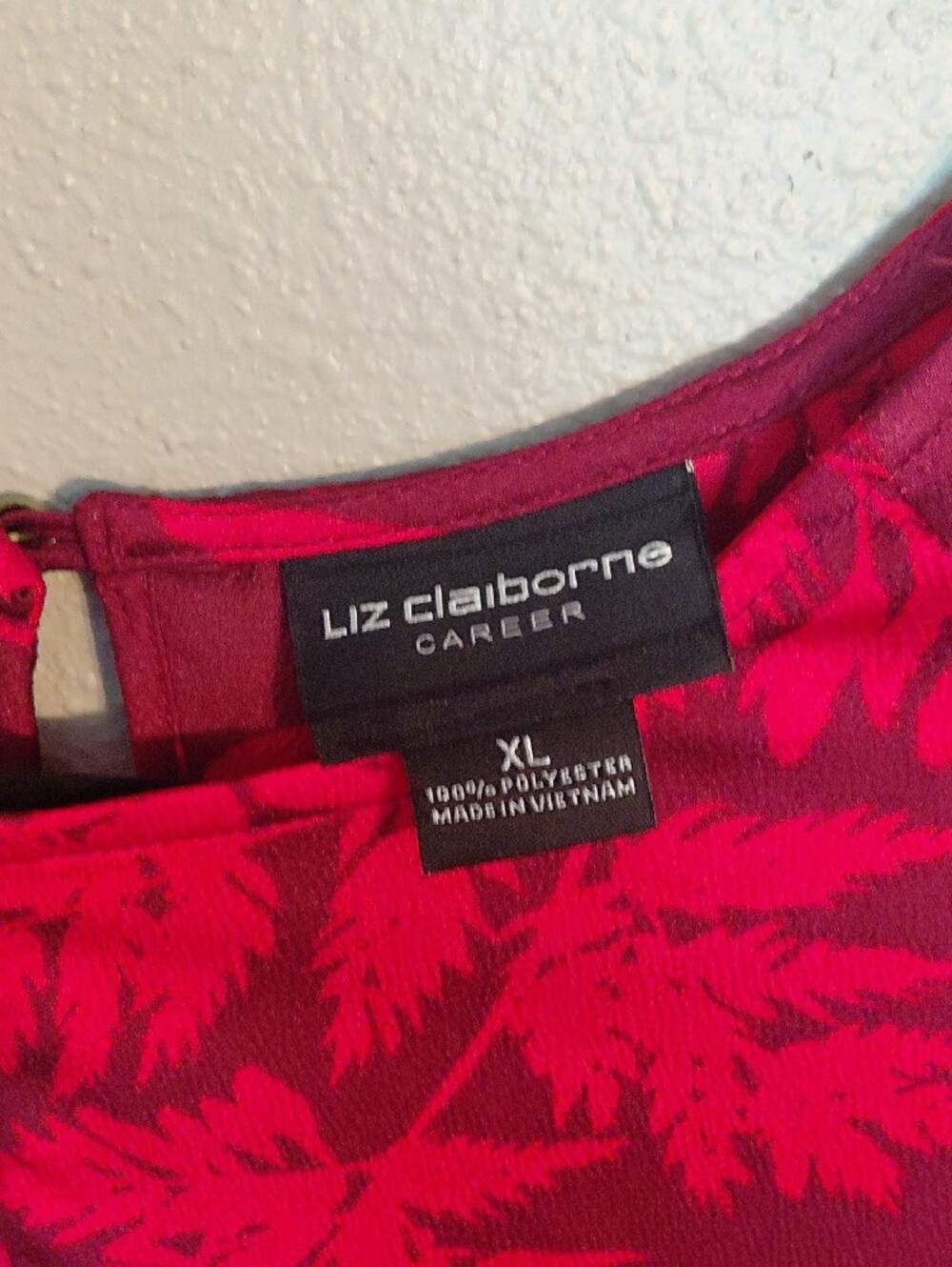 Liz Claiborne Pink Red Floral Shell - Picture 3 of 3